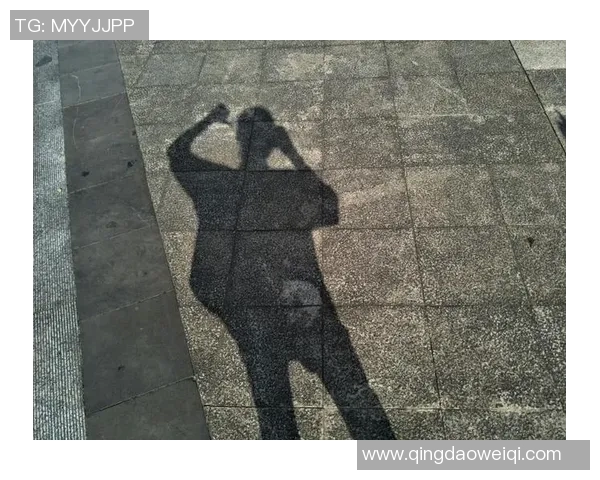 影子头像中的足球明星男士形象探秘与艺术表现分析